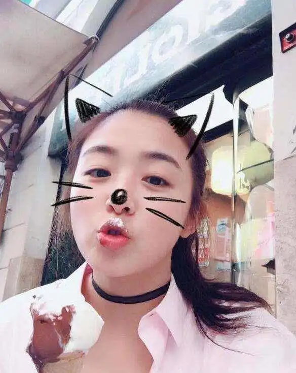 搞笑gif大爷你又调皮,妹子没有穿丝袜