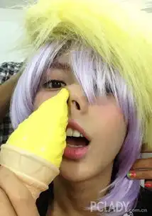黑眼圈真人搞笑图片戏水