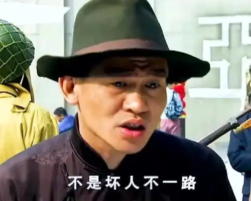  四个逃犯扮成恶霸,忽悠太君盖章出城,好好的抗日片居然这么搞笑