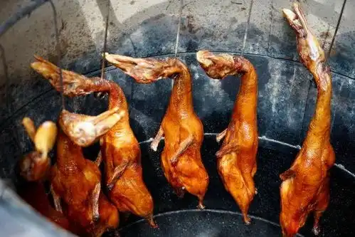  新年将至云南街头非遗美食不能少