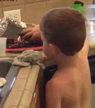 幽默段子为了个混蛋值得吗本来就长得丑,一哭更丑了  幽默段子为了个混蛋值得吗本来就长得丑,一哭更丑了