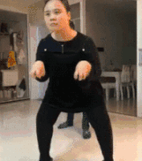 搞笑gif趣图姑娘,你的一字马太厉害了,一定练了很久吧 搞笑gif趣图姑娘,你的一字马太厉害了,一定练了很久吧