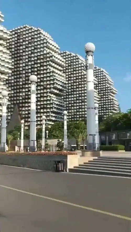  赵本山的大树造型,这一商业帝国规模之大,无人能及