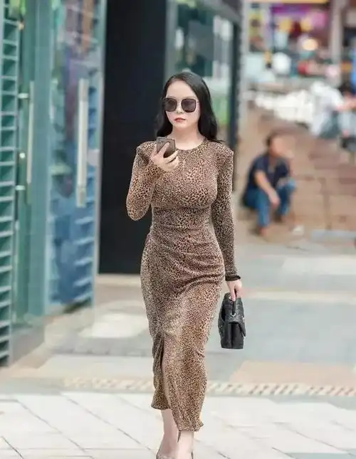 连衣裙这样穿,简约百搭休闲显瘦,令人舒适
