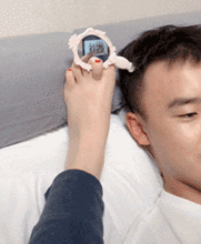  幽默搞笑动图兄弟长点心的,你媳妇一直看着你呢...........