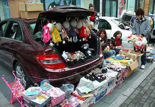  工厂上班vs摆地摊,上班工资少得可怜