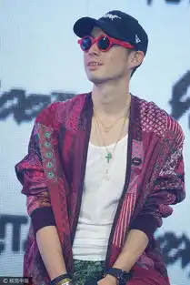  组图哪里来的妖艳贱货吴建豪红袄绿裤现身