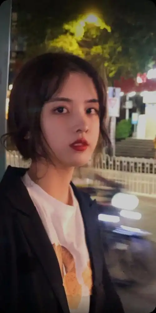  地铁阿姨真低调,她的塑料袋能秒杀任何一款lv的包包,哈哈哈