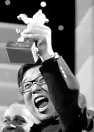  买凶拍人15天拍出一朵奇葩