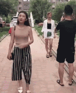 搞笑gif妹子,你究竟输了多少  搞笑gif妹子,你究竟输了多少