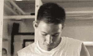 立马滚蛋图片搞笑扭曲