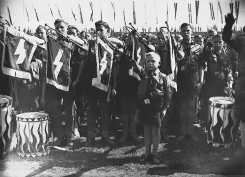 令人可悲的希特勒青年团中高清大图展示那个年代的疯狂  令人可悲的希特勒青年团中高清大图展示那个年代的疯狂