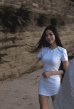  搞笑gif趣图妹子只想安静的睡个觉而已