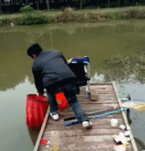  搞笑gif趣图媳妇,坚强点,儿子打针都不会哭