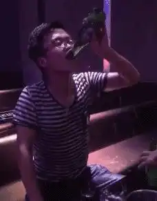  爆笑gif狭路相逢的时候谁都不能怂,哎呦我去,你俩这智商秀到我了