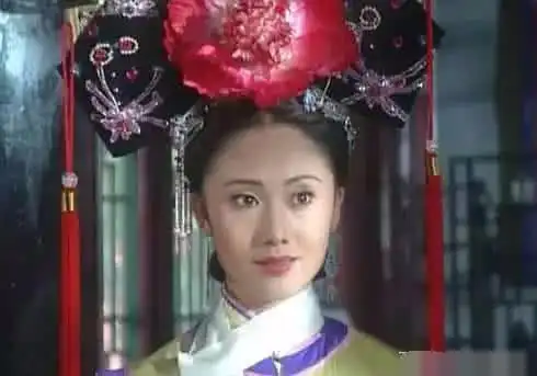  被骗演还珠格格成名,演累了回家生娃,因欢乐颂翻红