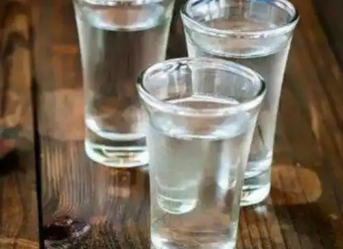 白酒加一物泡,男人每天喝一小杯,或许身体有3个可喜变化  白酒加一物泡,男人每天喝一小杯,或许身体有3个可喜变化