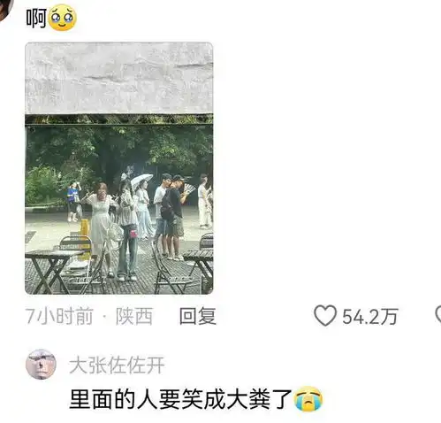  大型社死现场这镜子i人照不得,看了评论区分享笑死我了