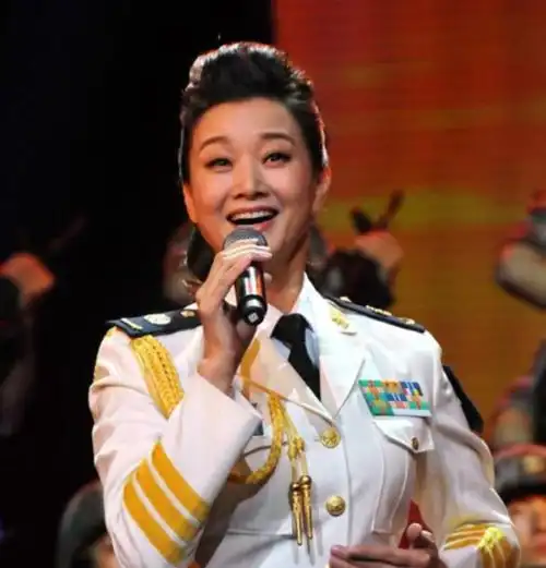  小背篓走红,宋祖英连续24年登春晚,后来怎么杳无音讯了