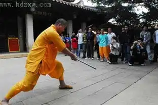  泉州南少林寺弟子练就铁头功瞬间撞断三根铁条