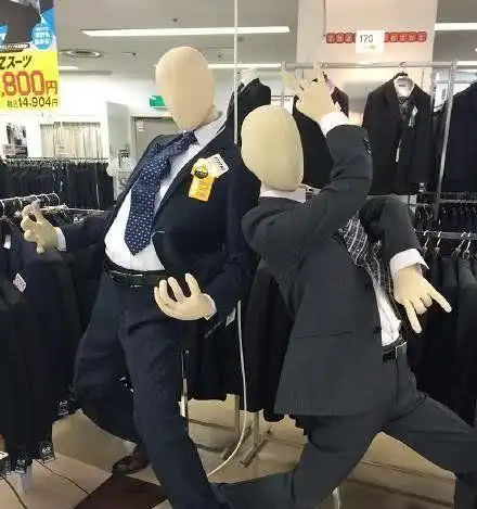 搞笑gif趣图不要告诉我只有我一个人想看到它摔下楼梯  搞笑gif趣图不要告诉我只有我一个人想看到它摔下楼梯