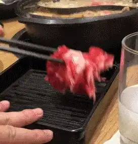  幽默gif,,捡到老板u盘,看她着急的样子