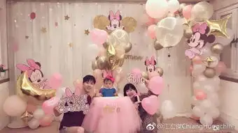  天使周岁生日快乐福原爱夫妇继续喂狗粮