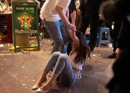  夜场那些女孩的故事28,盘点那些美女喝醉的搞笑瞬间