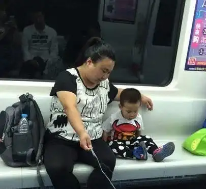  开心一刻假装公司女会计的男友,然后她哥给了我一张10万的卡