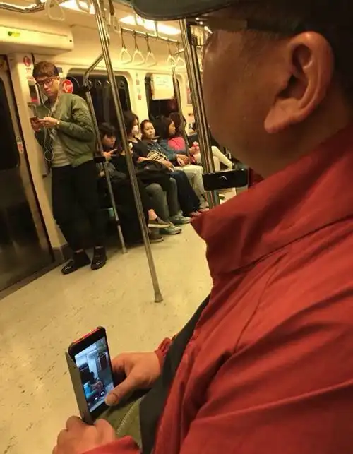 搞笑大爷图片撒谎