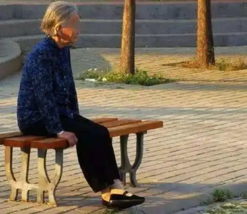 离婚不到三年,婆婆来找我,让我照顾她,我笑着拒绝了  离婚不到三年,婆婆来找我,让我照顾她,我笑着拒绝了