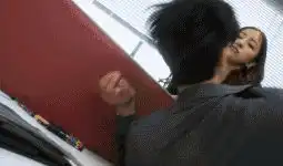  妹子,输的可真惨,不就是打个牌吗至于玩那么大吗