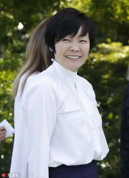  安倍晋三的老婆照片