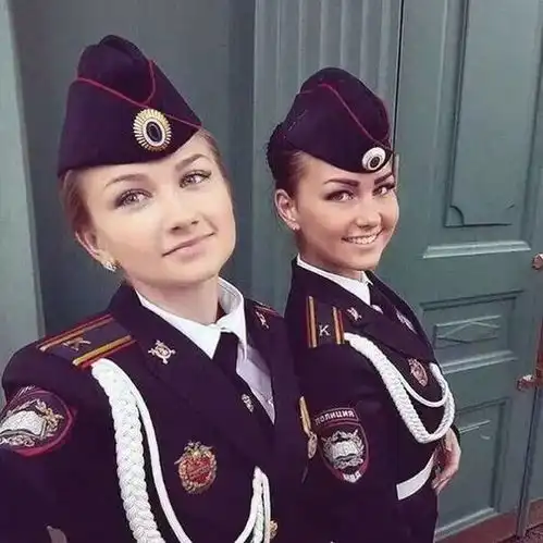  拼姿色哪国的女兵最美最吸睛