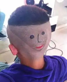 搞笑gif趣图去车展的有几个是卖车的,我感觉更多的人是看美女的啊  搞笑gif趣图去车展的有几个是卖车的,我感觉更多的人是看美女的啊