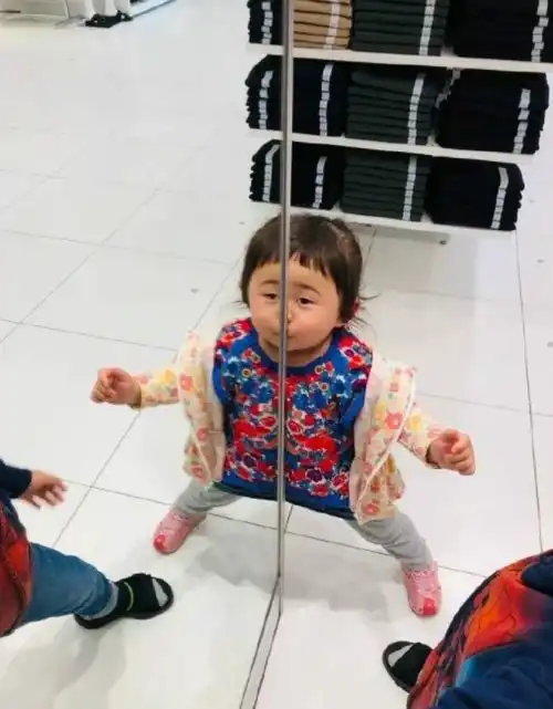  开心一刻,老妈姑娘啊,你现在可是咱们小区的名人啊