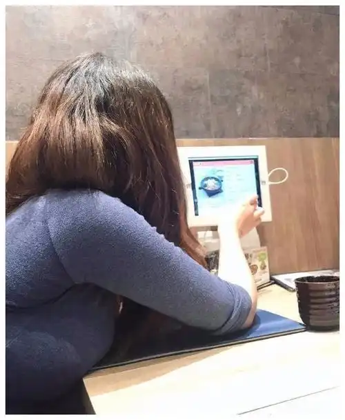  搞笑趣图高铁邻座的女孩,谢谢你,让我有了两个小时女友