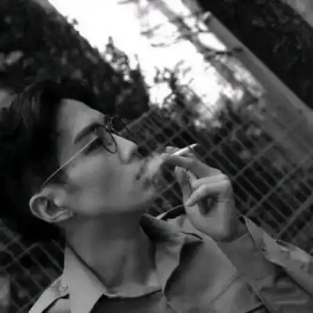  帅气超拽黑白男生头像,一个不要求回报的男生