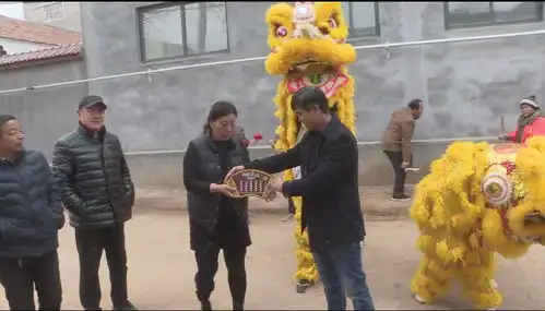  台前县这个村敲锣打鼓送匾上门,太热闹了