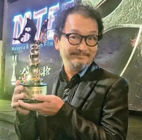  廖启智去世2个月后,22岁儿子近况曝光,已复工努力拍摄搞笑视频