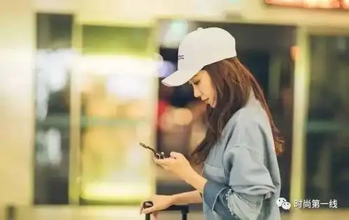  张小斐短裙平底鞋秀身材,棒球帽显低调,网友这腿是真美