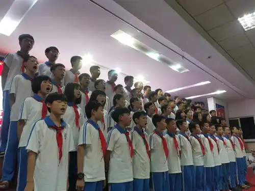  回顾征程波澜壮阔传唱经典历久弥坚正源准初一举行红色革命歌曲合唱比赛
