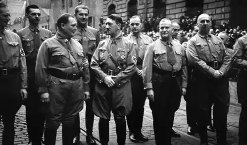 德国二战最狂傲的下士,想对全世界喊声立正,结果他还没喊就死了  德国二战最狂傲的下士,想对全世界喊声立正,结果他还没喊就死了