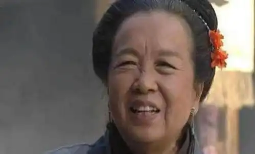  民间故事书生路过河边,发现红衣女子对空船敬酒,阿婆赶紧走