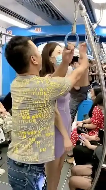  大哥不识抬举,美女身材那么好,他还这种态度