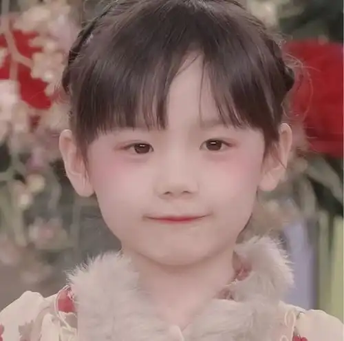  她是日本国民闺女,3岁出道颜值超高,16岁身高却不足一米五