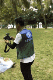 搞笑gif段子单身狗在家运动就是惨  搞笑gif段子单身狗在家运动就是惨