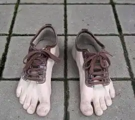 烂鞋子搞笑图片卡通趣图