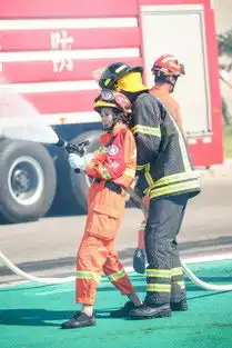  我们来了众星与消防员联欢上演烈火雄心