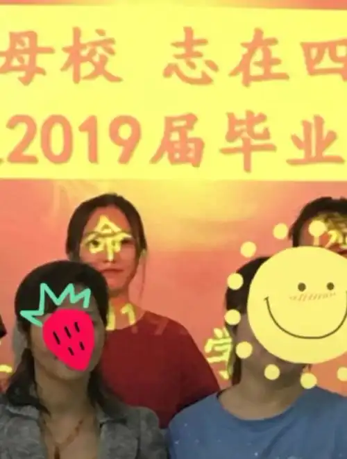  开心一刻家里的手纸用光了,面巾纸还有库存,就临时拿一包放在卫生间
